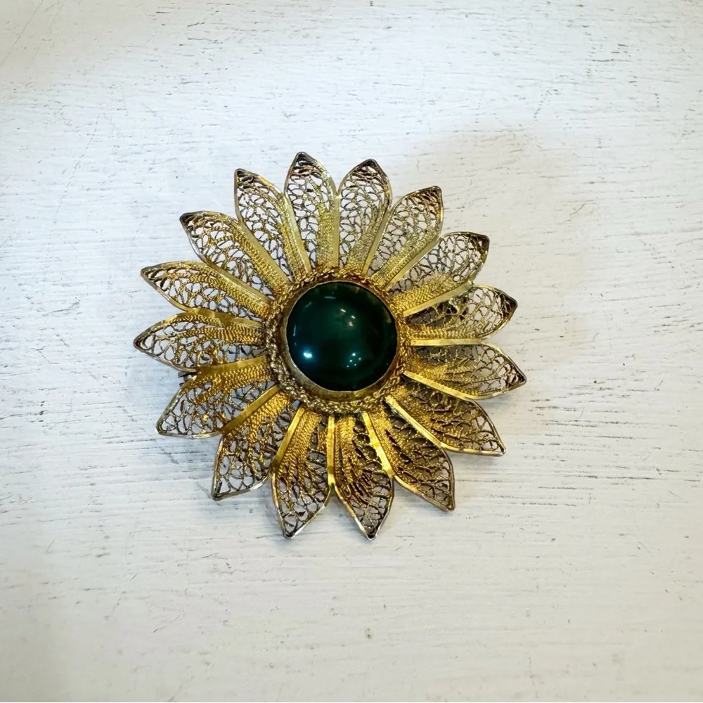 Beautiful Vintage Gold Tone Cabochon Filigree Brooch 1950’s